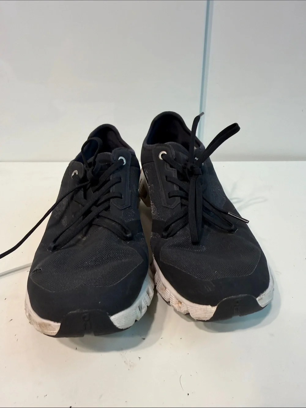 Used women’s oncloud Athletic Running Shoes size 9